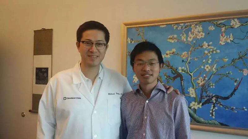 王强博士和克利夫兰医学中心心脏移植中心主任DR Tong在一起.jpg